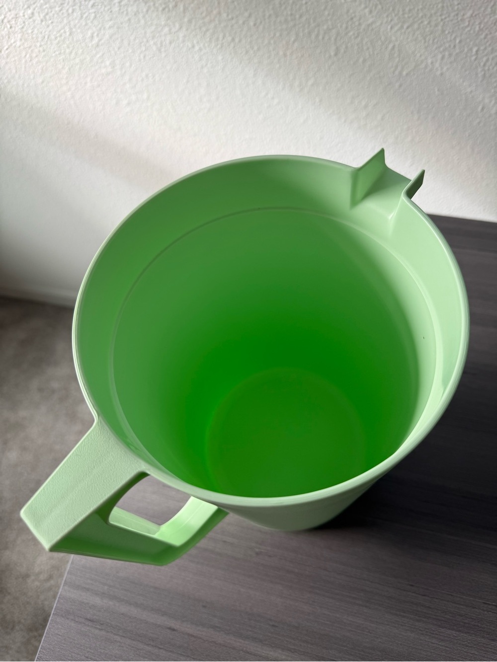 Tupperware Heritage 1 Gallon Pitcher, Mint Green - Picture 4 of 4